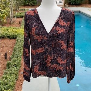 Sanctuary rayon blouse in XS. Black and rust.